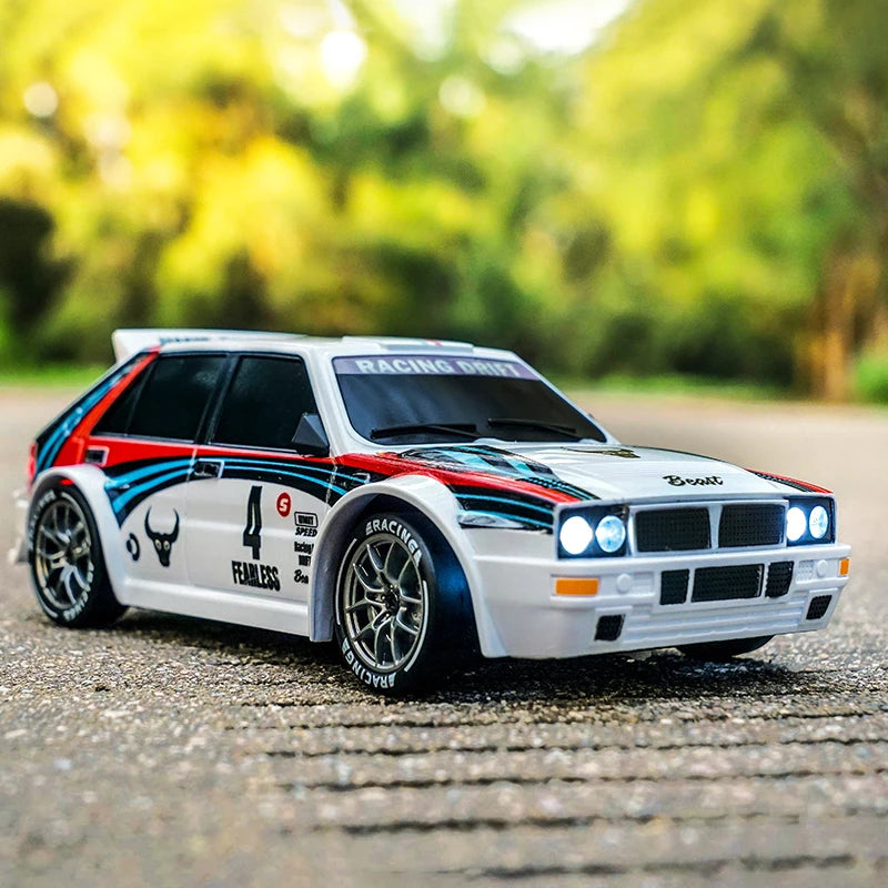 Auto da corsa Delta telecomandata scala 1:24 ricaricabile con cavo USB
