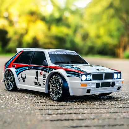 Auto da corsa Delta telecomandata scala 1:24 ricaricabile con cavo USB