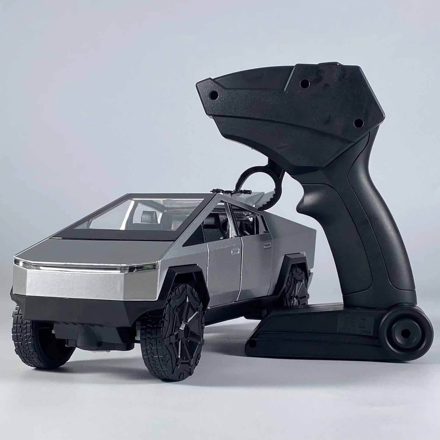 Cybertruck (+ Cyberquad) telecomandato ricaricabile con cavo USB