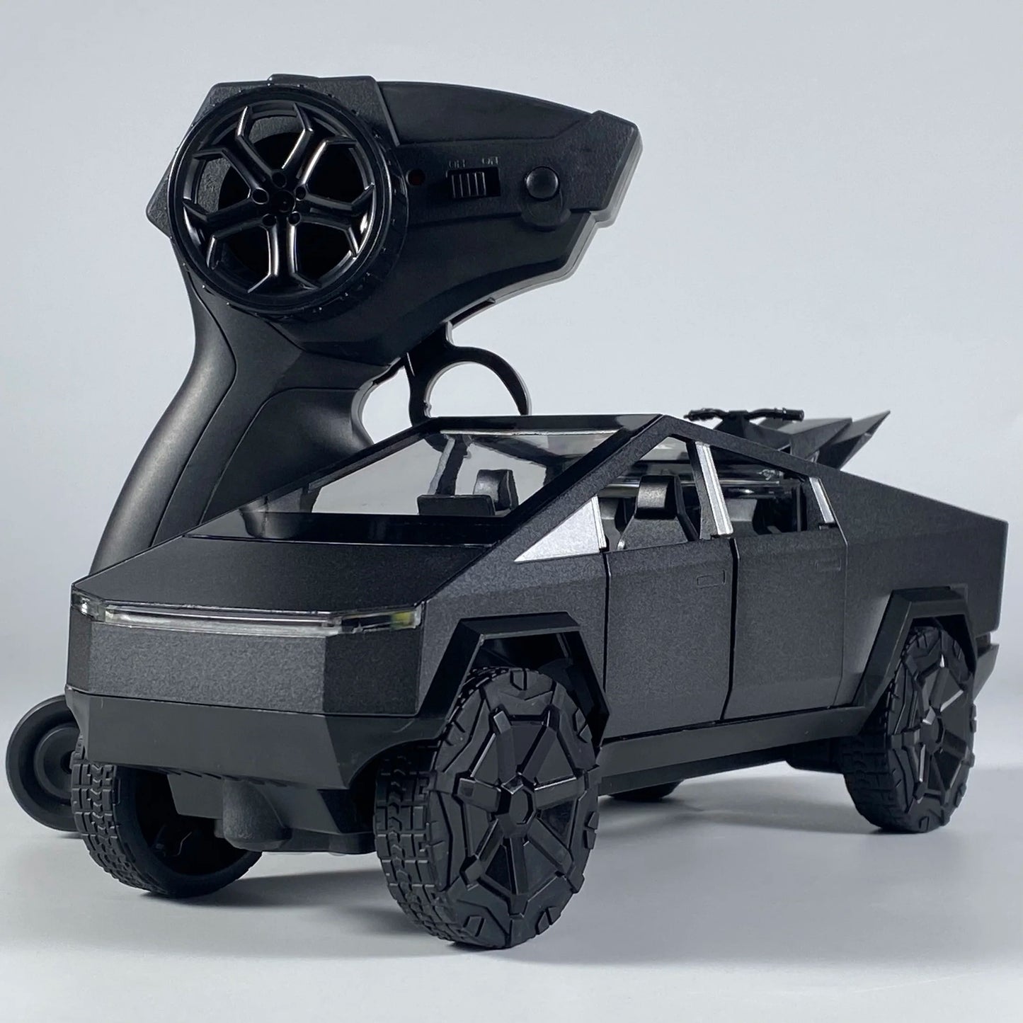 Cybertruck (+ Cyberquad) telecomandato ricaricabile con cavo USB