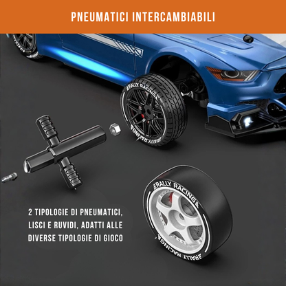 Auto da drift E30 telecomandata scala 1:24 ricaricabile con cavo USB