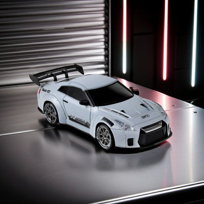 Auto da corsa GTR telecomandata scala 1:24 ricaricabile con cavo USB