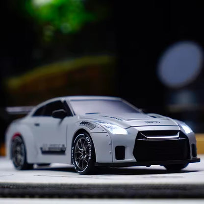Auto da corsa GTR telecomandata scala 1:24 ricaricabile con cavo USB