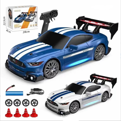 Auto da corsa Shelby GT500 telecomandata scala 1:24 ricaricabile con cavo USB