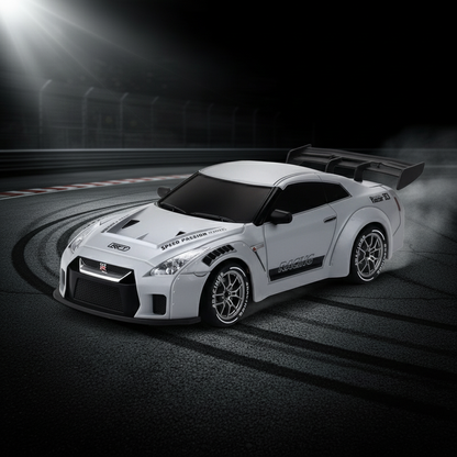 Auto da corsa GTR telecomandata scala 1:24 ricaricabile con cavo USB