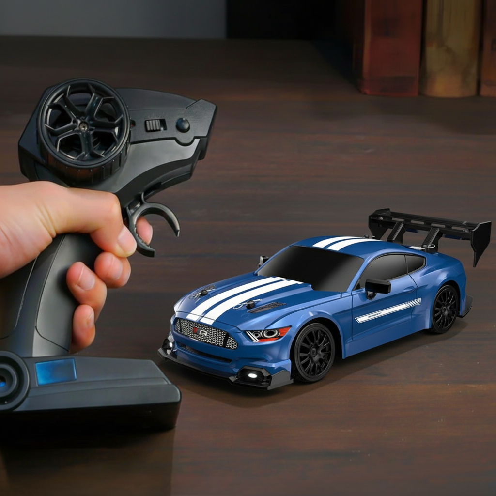 Auto da corsa Shelby GT500 telecomandata scala 1:24 ricaricabile con cavo USB